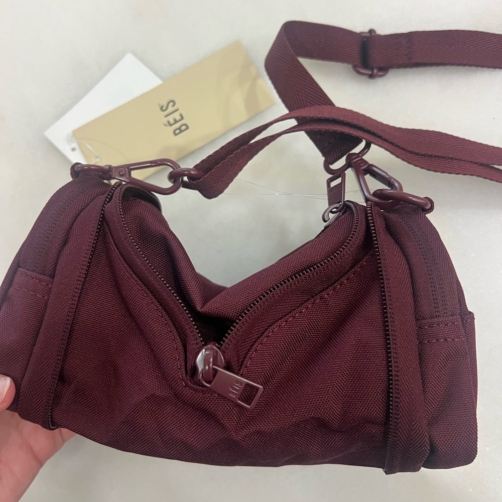 BEIS EXPANDABLE CROSSBODY CHARM IN BURGUNDY - Picture 5 of 9
